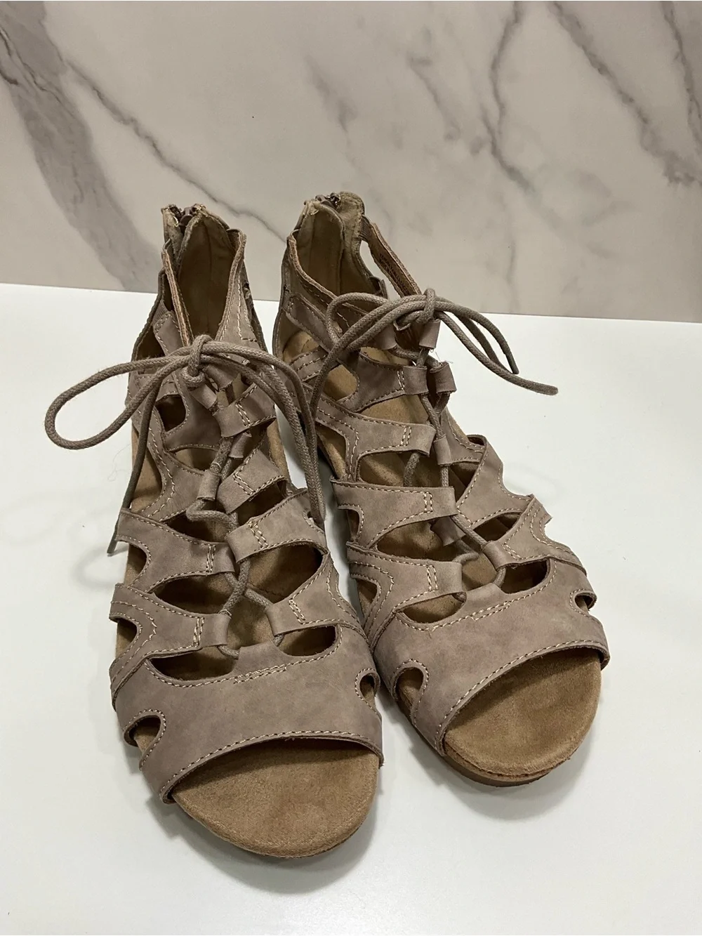 EARTH ORIGINS Kendra Taupe Lace Up Cutout Cork Wedge Sandals 9.5W